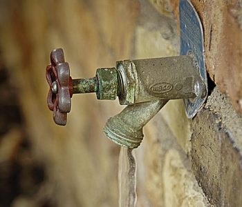 Preventing frozen water pipes